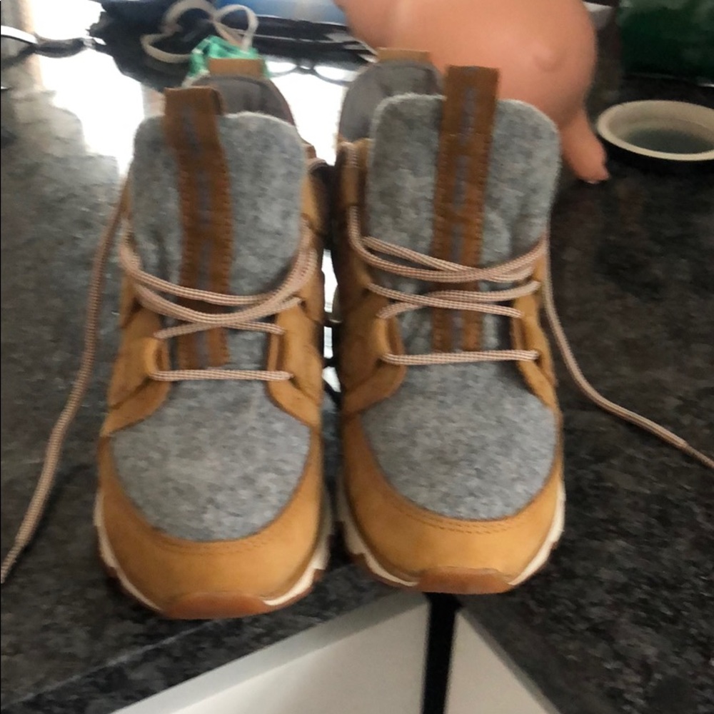 Sorel women’s Kinetic Caribou Boots